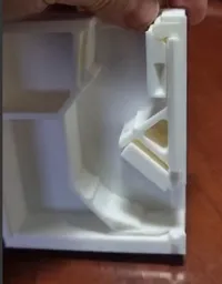 Tour à dés cachée pour rangement de jeu — photo 3
