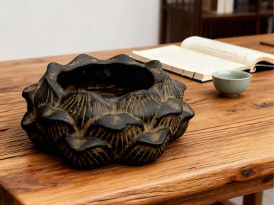 Lotus Planter