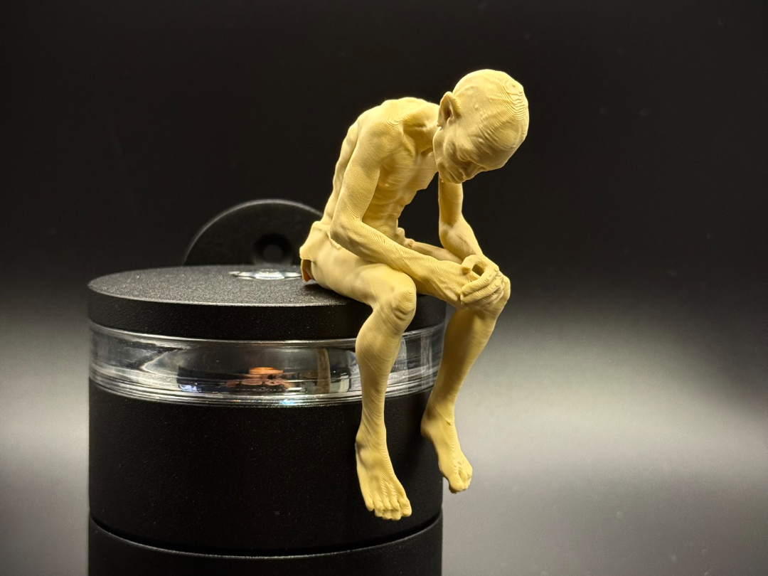 Sad Gollum -Lord of the Rings Figurine edge sitter