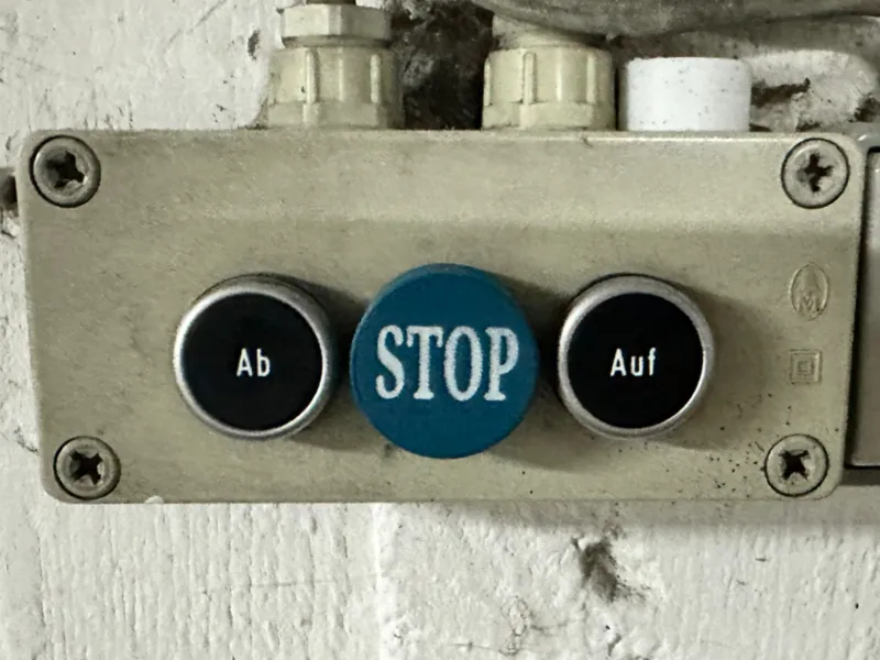 STOP-Cover