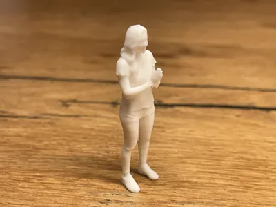 Small clapping woman