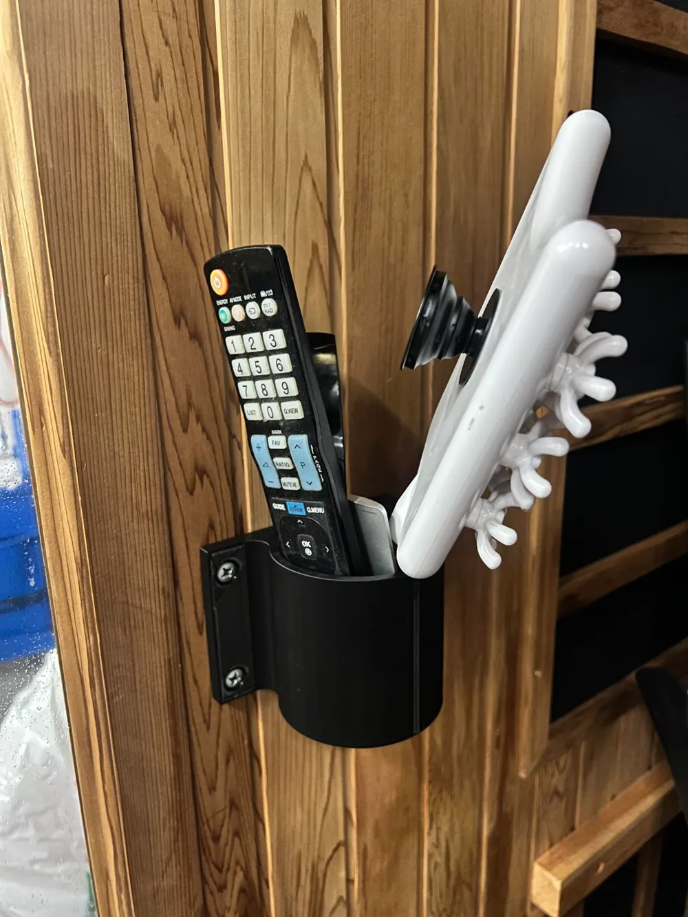 Wall mounted cup holder by Einstakur3D MakerWorld