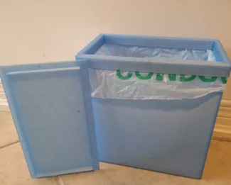 Small garbage can for daily use