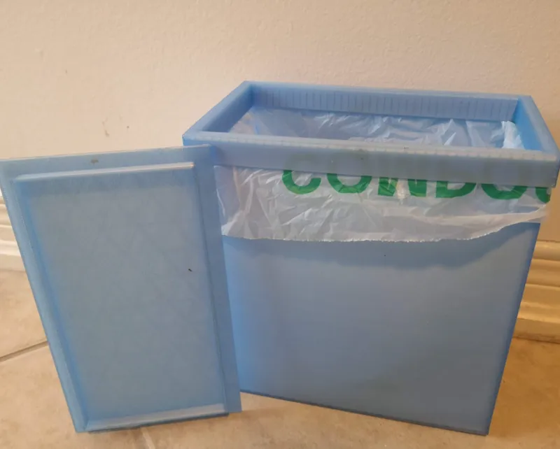 Small garbage can for daily use