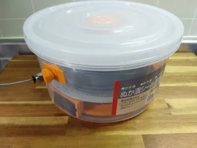 "Risu Fermented Rice Bran Pickle Seal Container Shallow Type 4" compact horizontal dry box (PETG recommended)