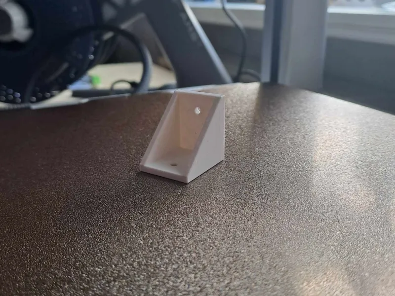 Shelf bracket