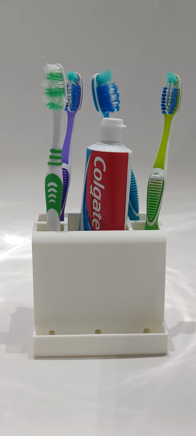 Toothbrush holder with drainage