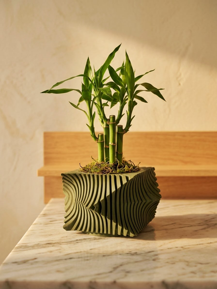 Miniatura 2 do modelo 3D TWISTED CUBE VASE 