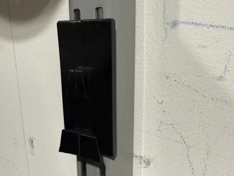Peglock adapter for rubbermaid shelf railing