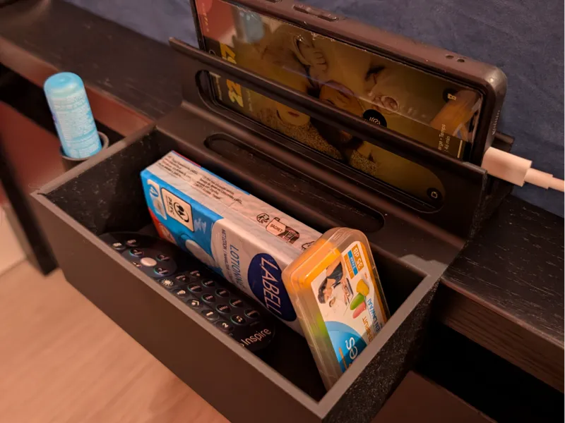 Malm nightstand phone + box + lip balm (Modular)