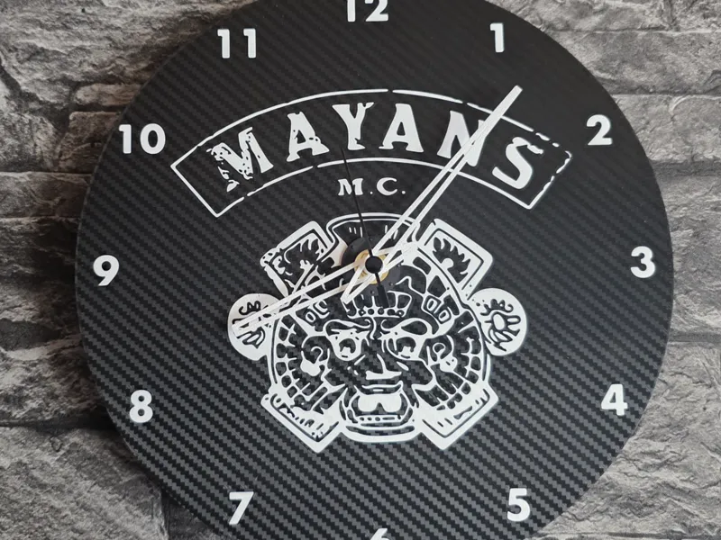 Mayans MC Uhr