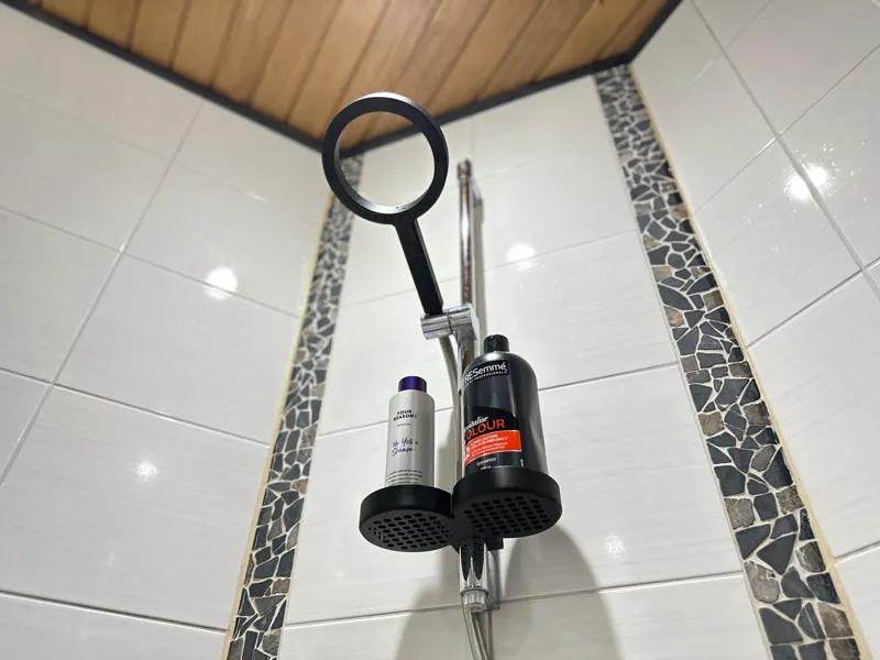 Modern, minimalistic shampoo holder - No tools!