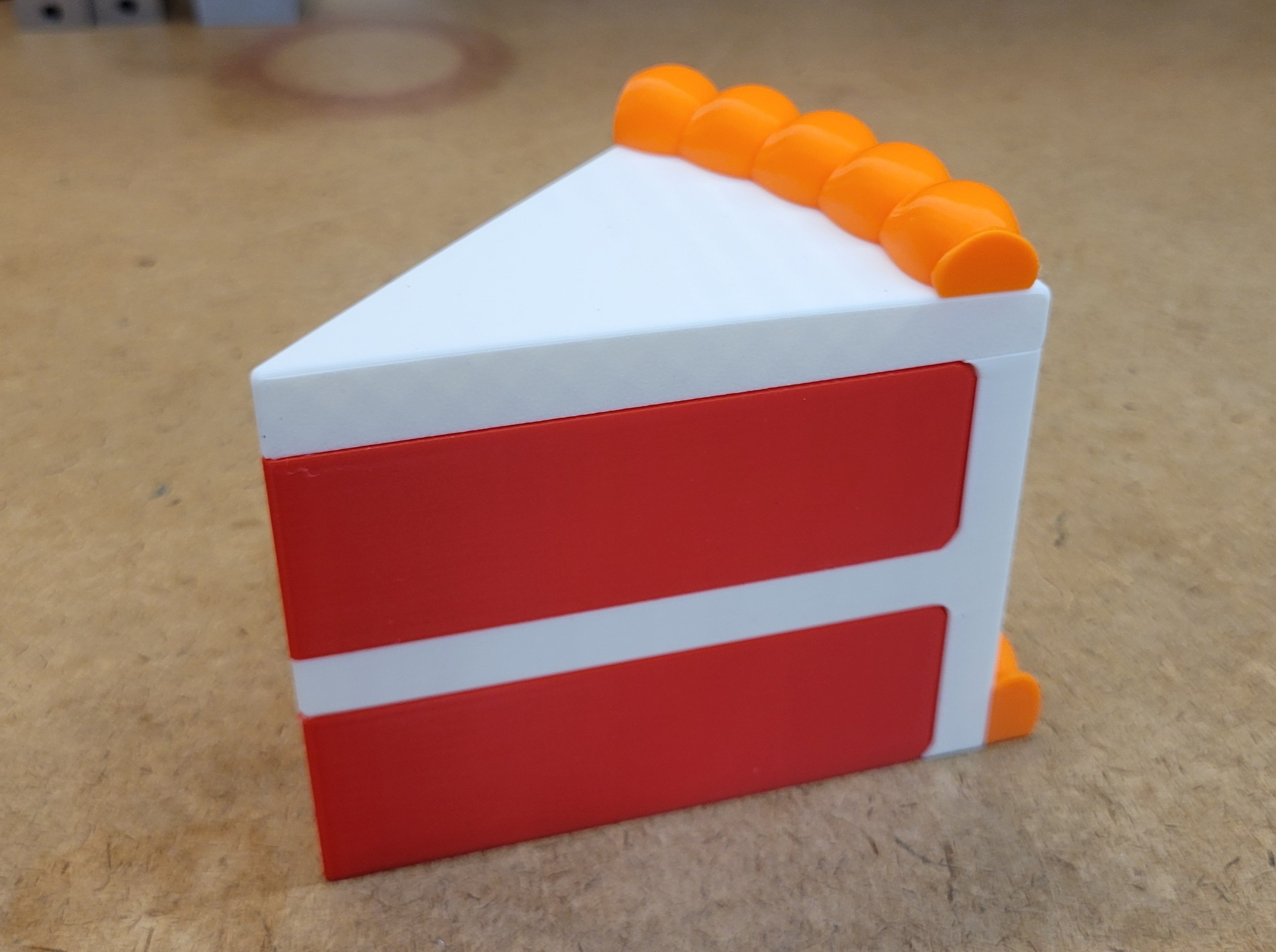 Miniatura 2 do modelo 3D Cake Slice Shaped Container