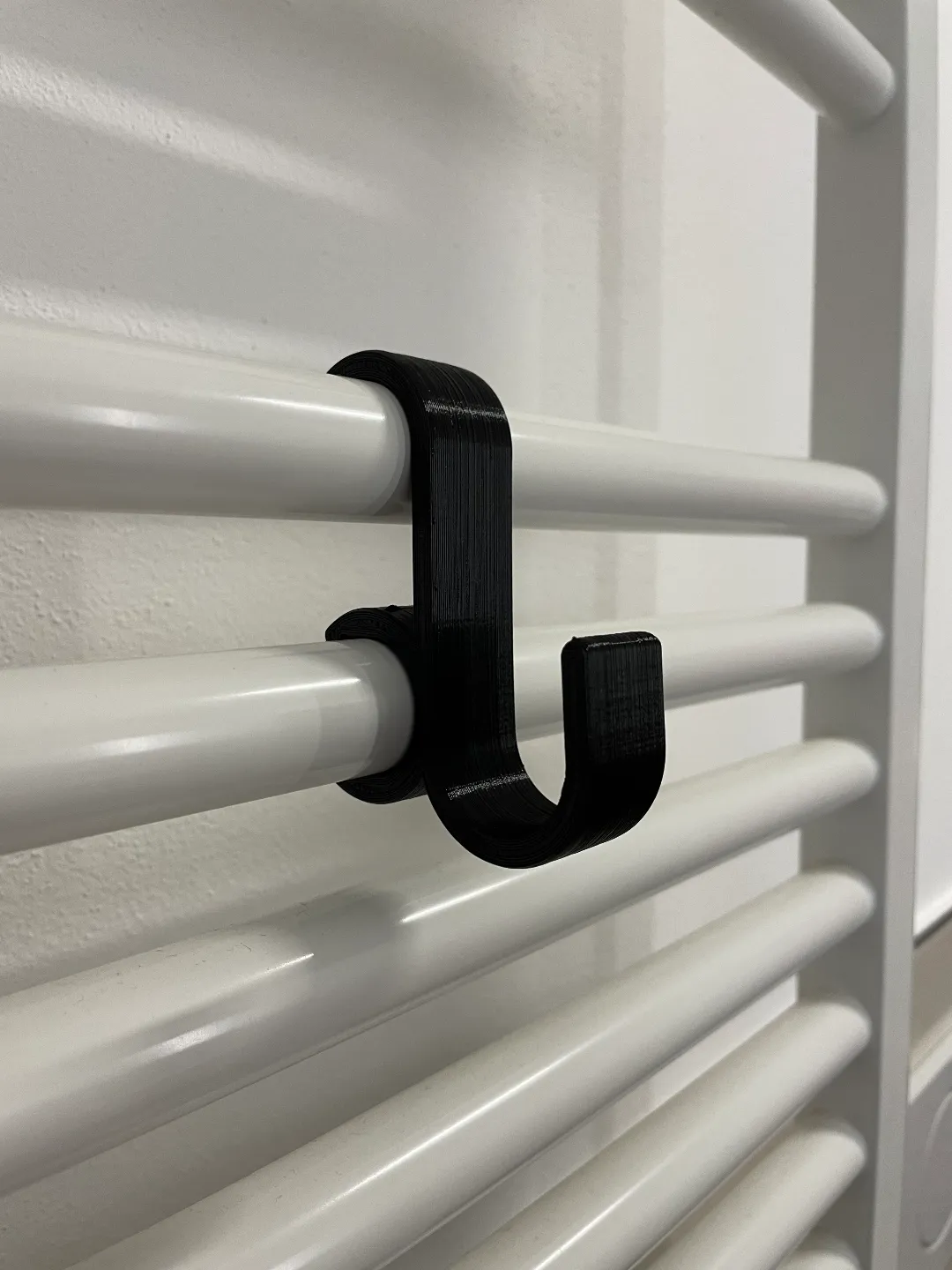 Crochet clip pour radiateur
