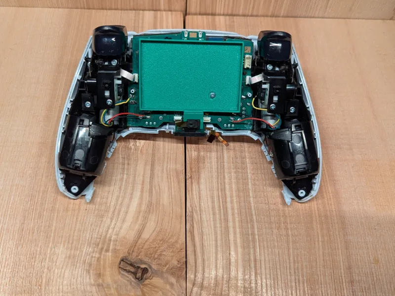 DualSense PS5 Controller's battery holder mount