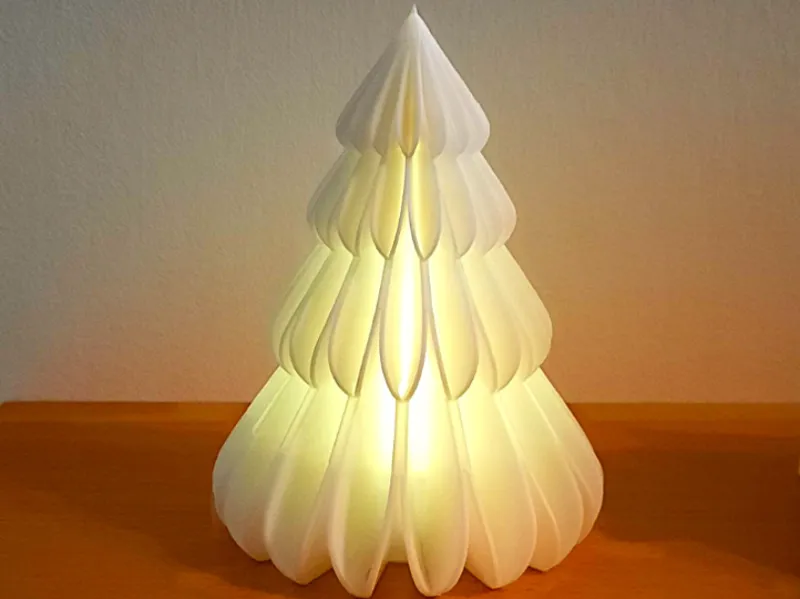 Weihnachtsbaum mit Teelichtbeleuchtung