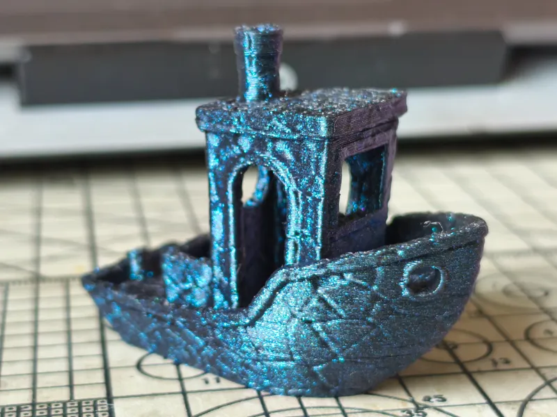 Voronoi Cracks Benchy