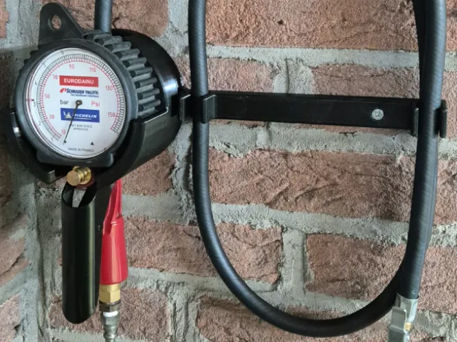 Michelin Eurodainu wall holder