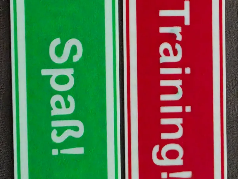 Schild für das Dart-Training im Verein
