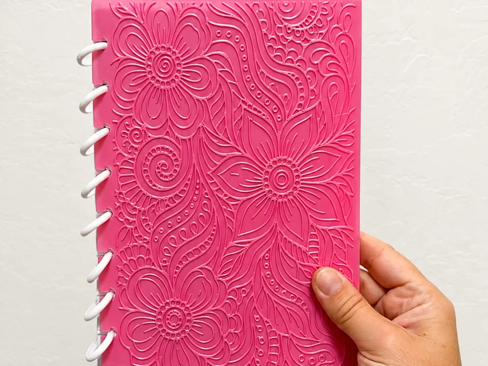 Letrero o emblema decorativo: Floral Textured Notebook | A5 Disc Bound Journal. Referencia del modelo original.