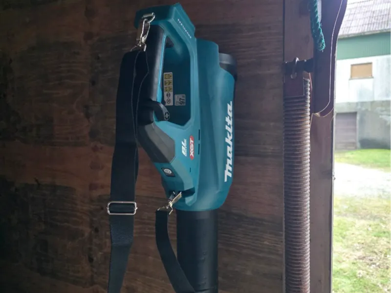 Makita leafblower XGT UB001GZ low profile hanger