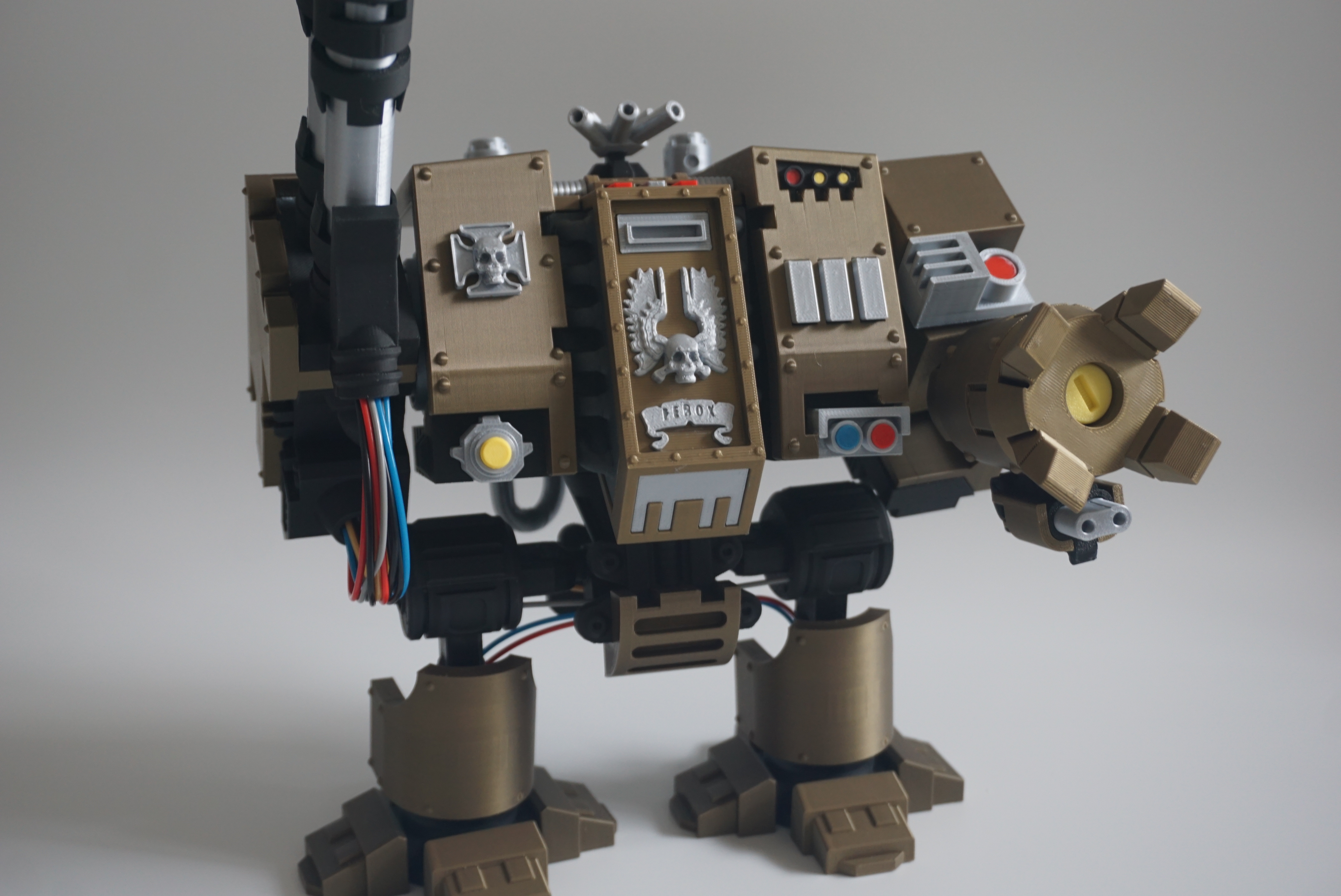 Miniatura 1 do modelo 3D 一台机甲 机器人 拿枪的海绵宝宝