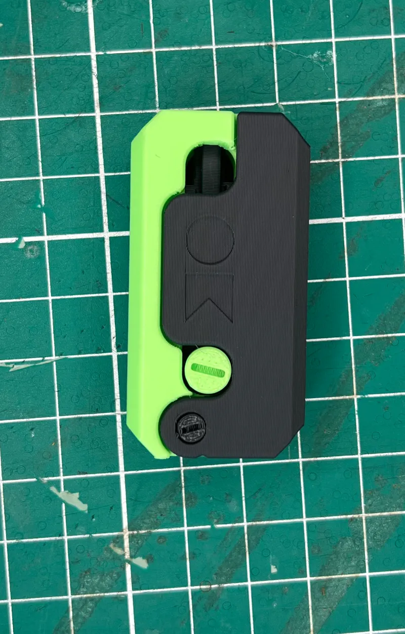 8-bit Gravity Knife Middle Finger