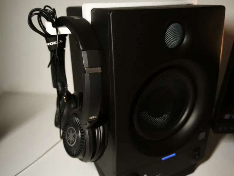 PreSonus Eris 5BT Snap-Fit Headphone Stand (Remix)