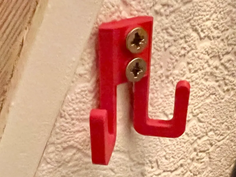 Durable double hook, mounted with 4-4.5mm screws
