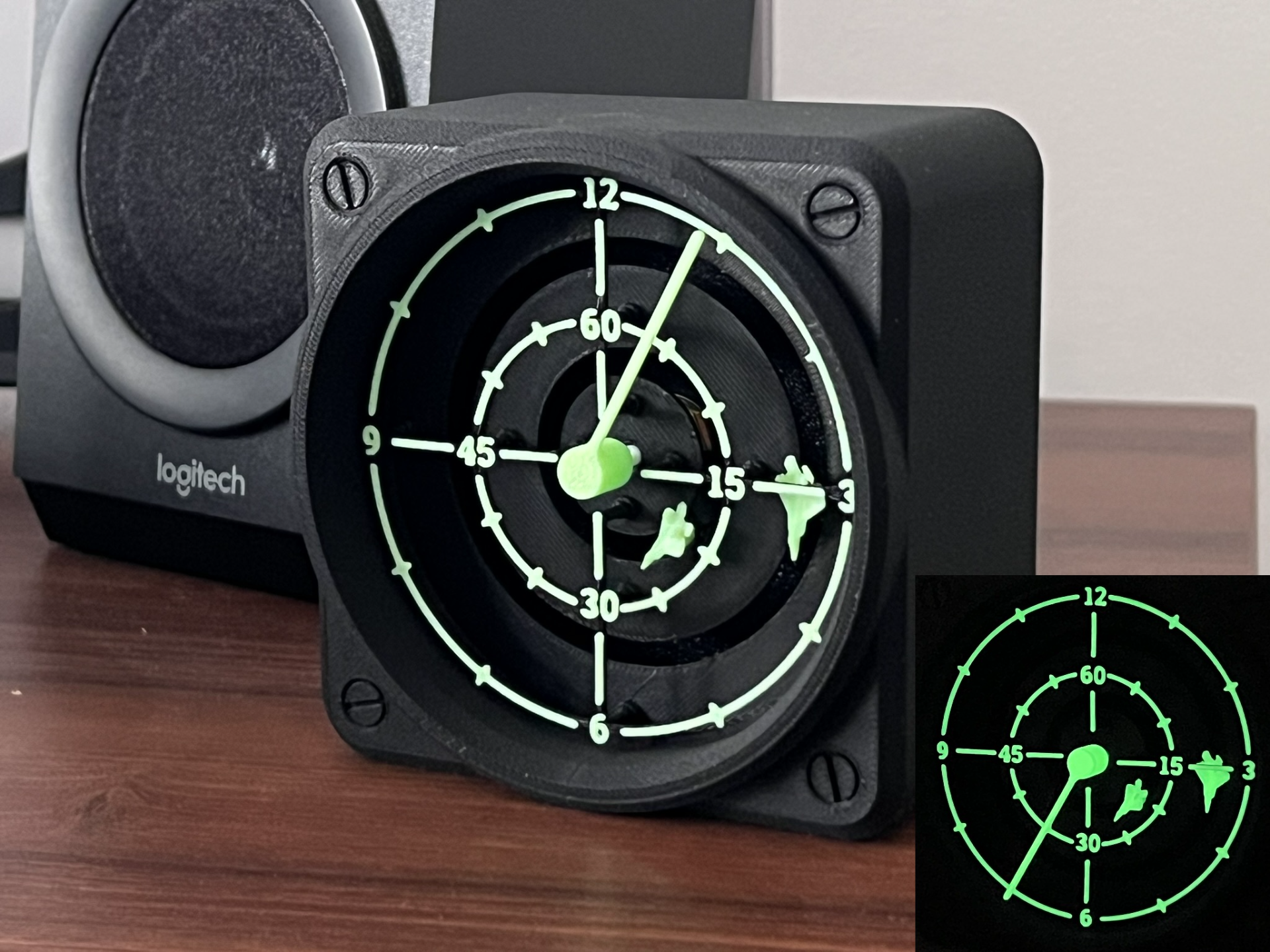 Radar desk clock
