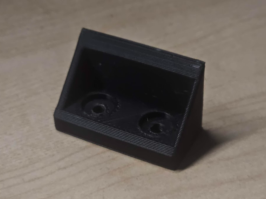 90° Magnet/corner bracket with screw holes