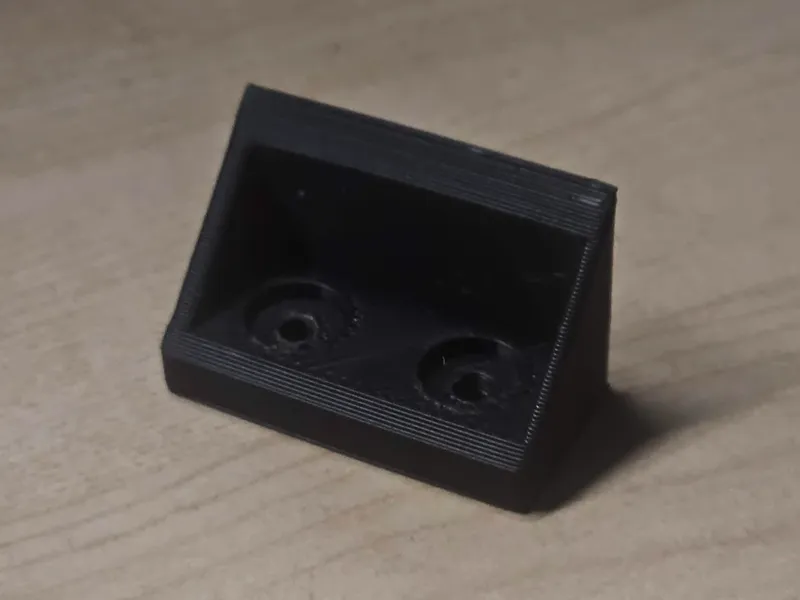 90° Magnet/corner bracket with screw holes