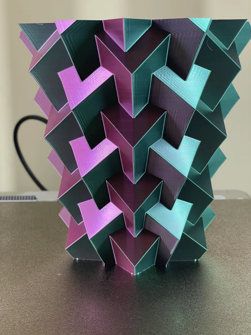 Simple geometric vase 