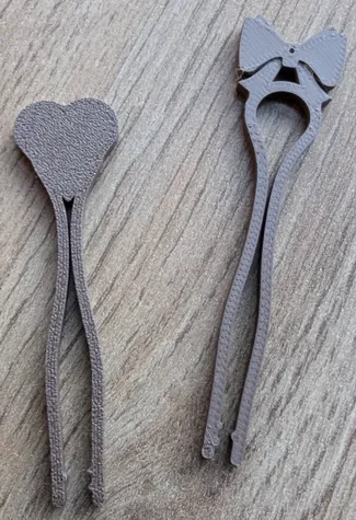 Sewing spool clip