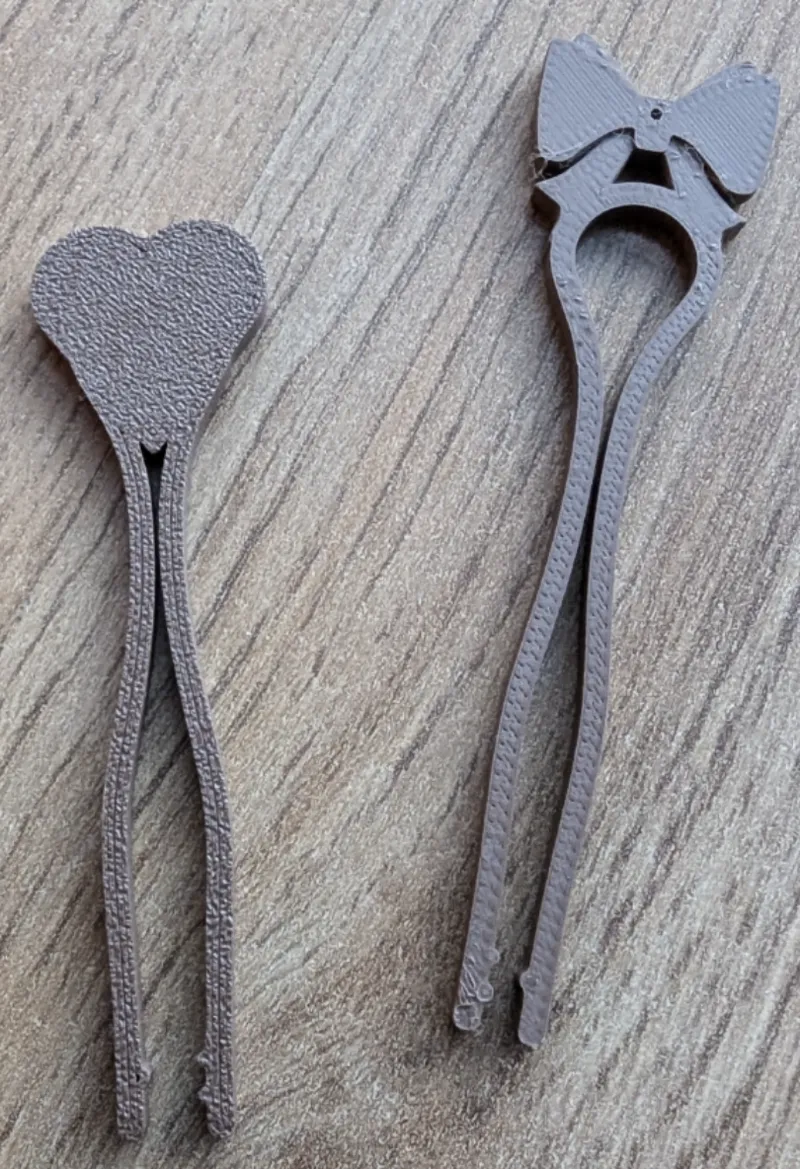 Sewing spool clip