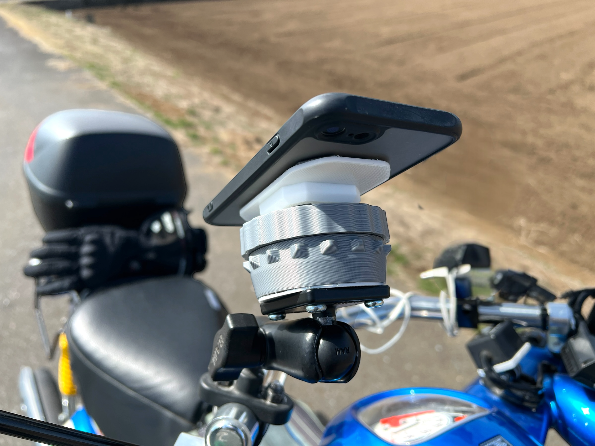 Anti-Vibration Motorcycle Phone Mount バイク耐震スマホマウント