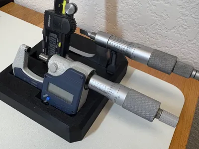 Micrometer and caliper stand with blade mic slot