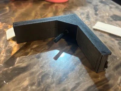 Multipurpose corner peg (command strips)