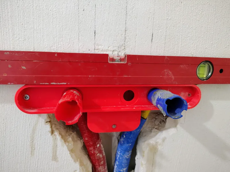 Template for mounting the water connection