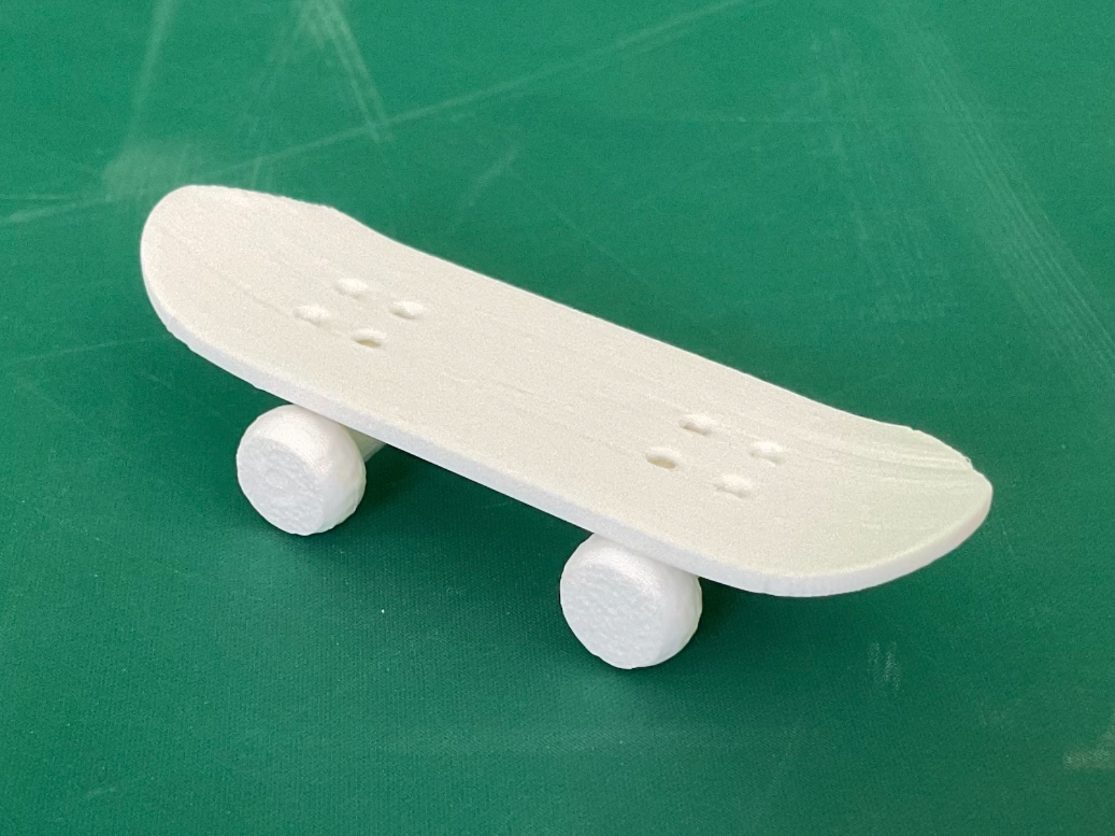 finger skateboard (sturdy kids' toy)