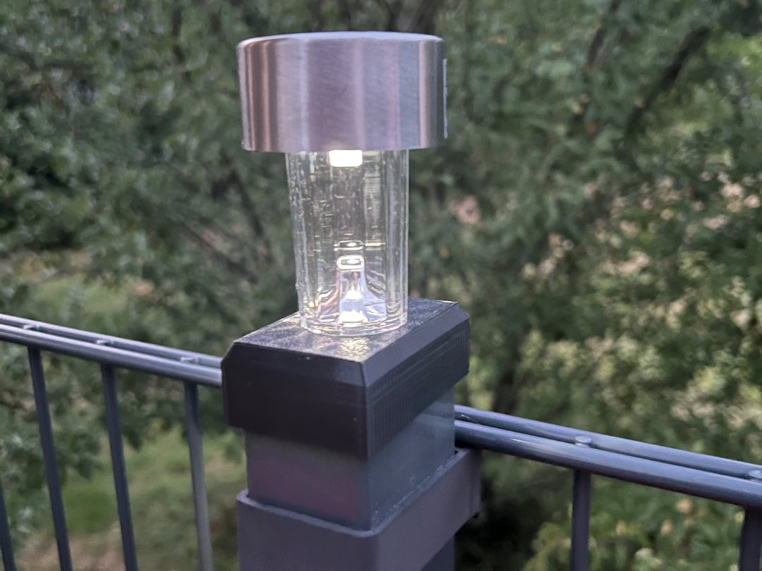 Endkappe Doppelstabmattenzaun 60x40 für Solarlampe