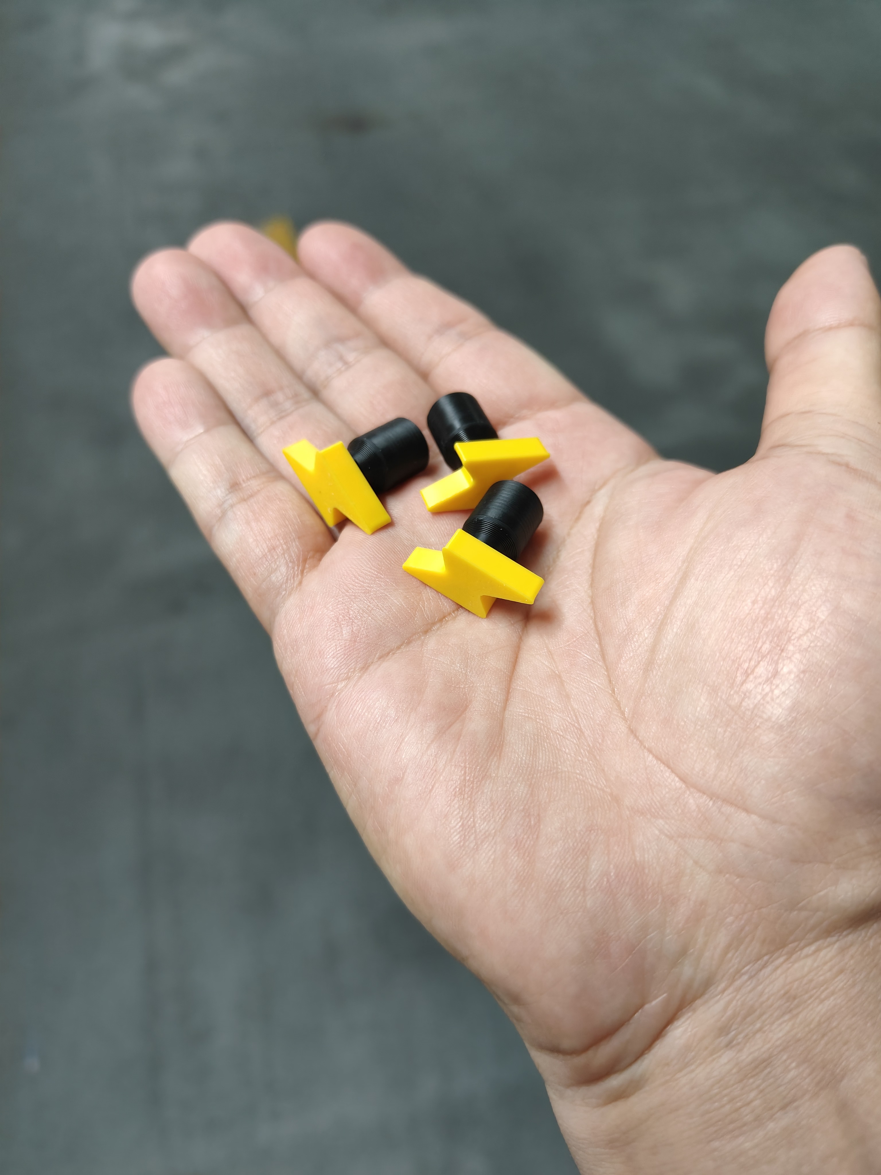 Miniatura 1 do modelo 3D 幸运小闪电气门芯帽 特斯拉小米问界理想蔚来比亚迪