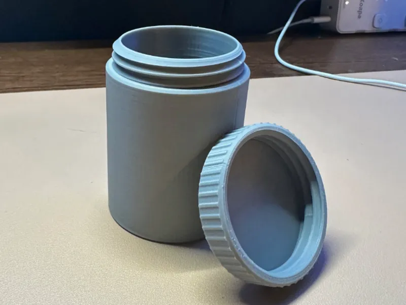 Jar / Bottle with threaded lid