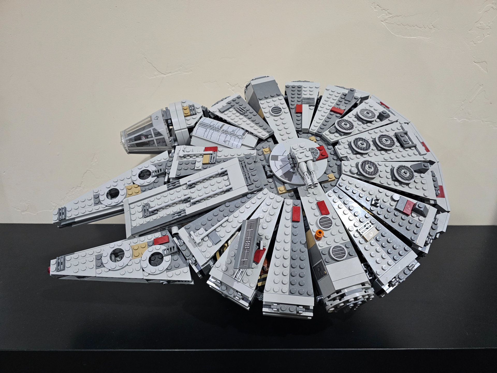Brick Millennium Falcon (75105) Stand