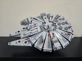 Brick Millennium Falcon (75105) Stand