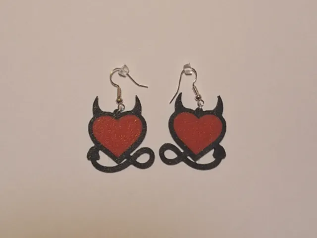 Orecchini diavolo a forma di cuore