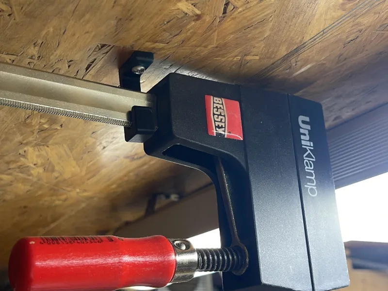 Supporto a Soffitto per Morsetti Bessey