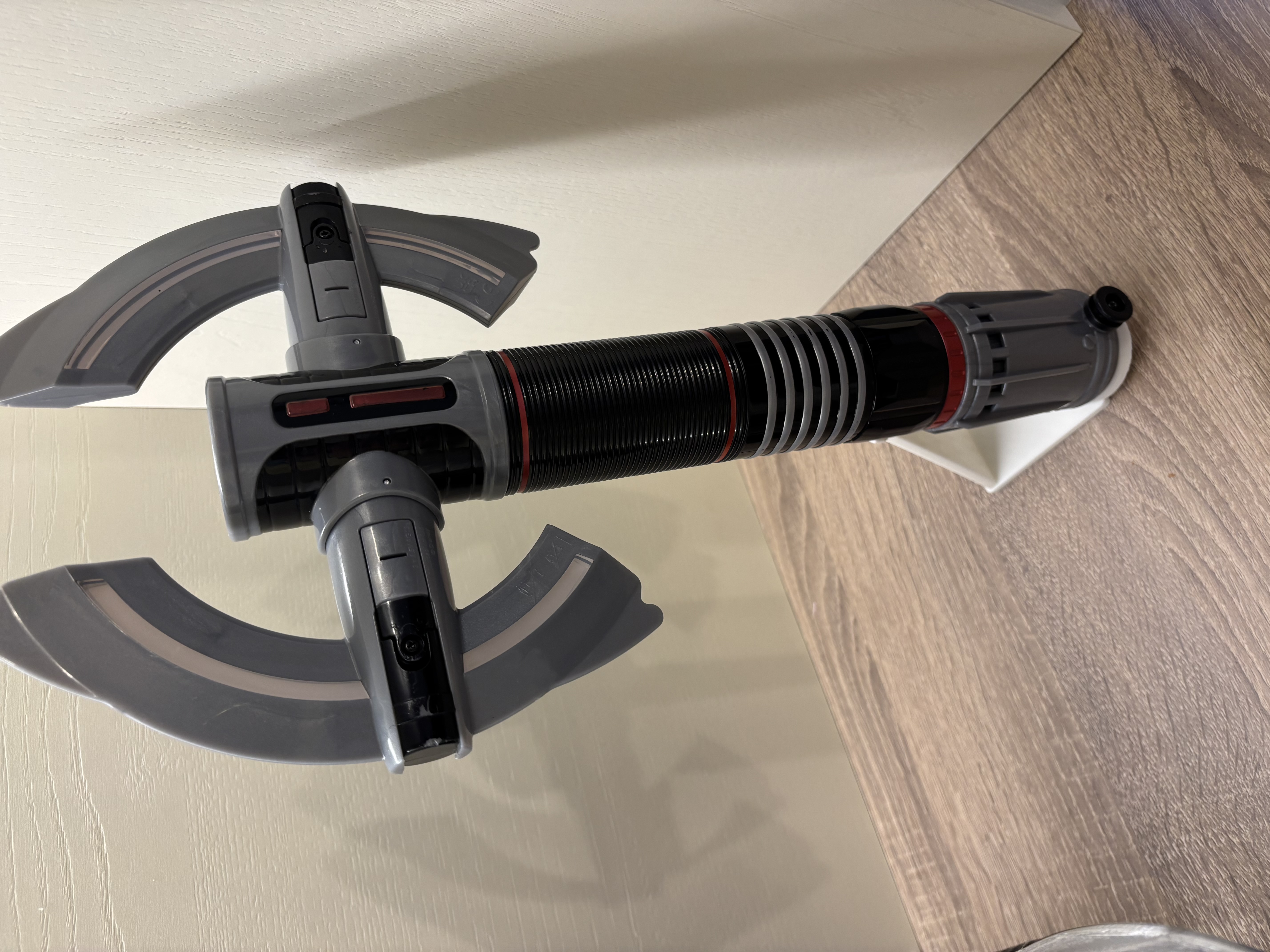 Miniatura 1 do modelo 3D Vertical Lightsaber Stand