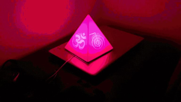 2529_Lampada piramide