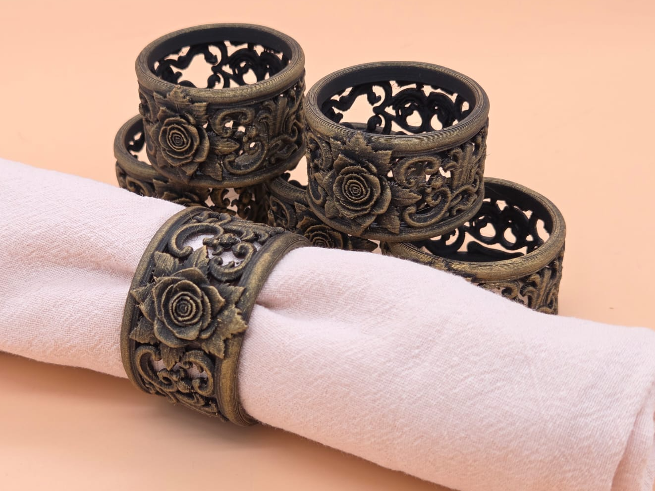 Barocke Serviettenringe mit Rose - 1